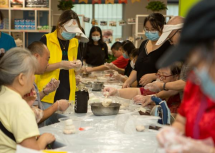 渝馨家园残友们共度中秋佳节