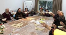 居民齐聚包饺子 科园一路热闹