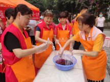 仁爱社工带领渝州路居民体验