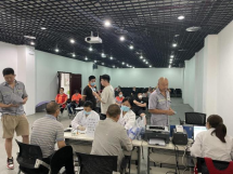 仁爱社工开展职工健康义诊服